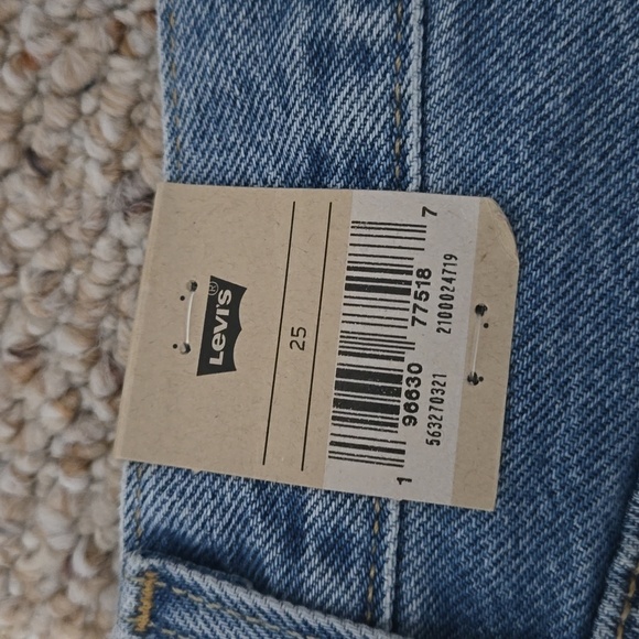 Levis 501 Button Fly Short - Picture 5 of 7